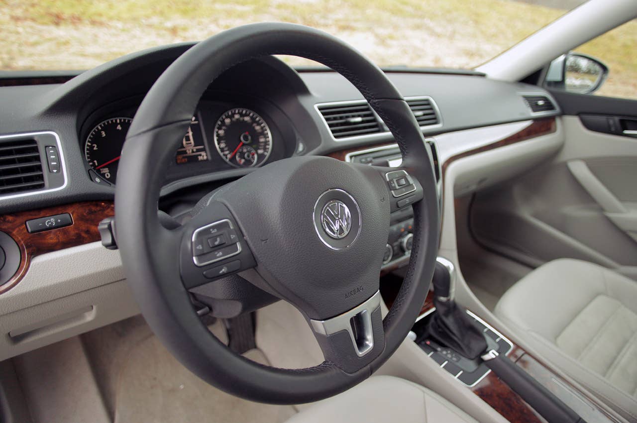 2012 Volkswagen Passat steering wheel