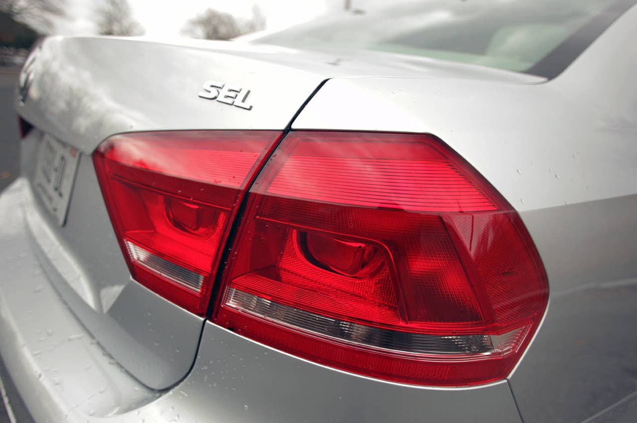 2012 Volkswagen Passat taillight