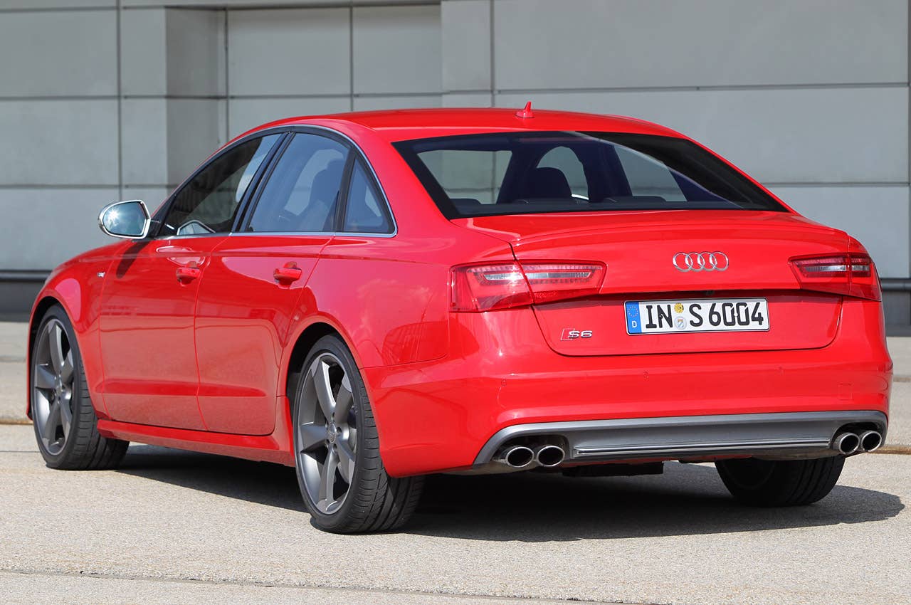 2013 Audi S6 rear 3/4 view