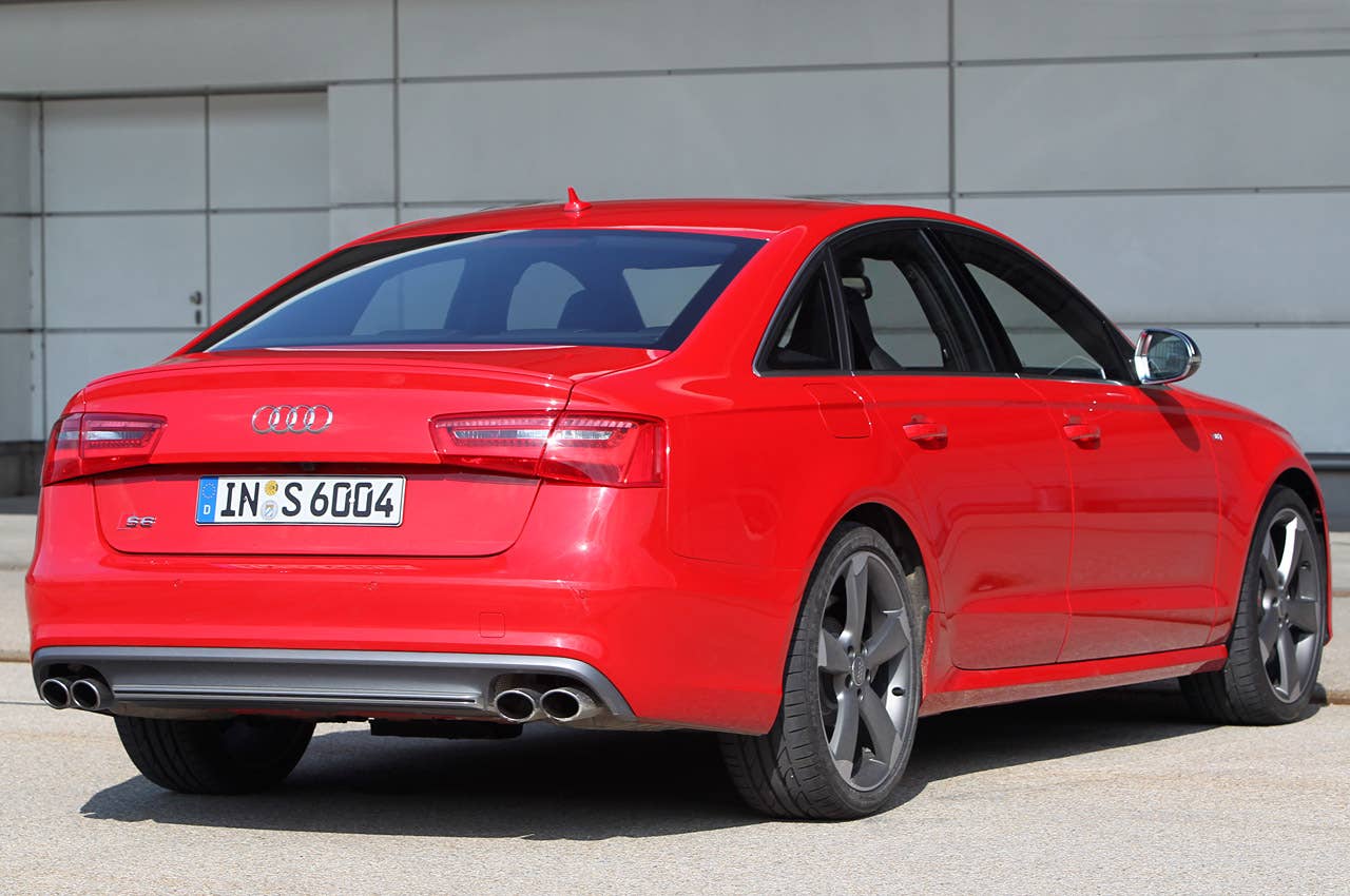 2013 Audi S6 rear 3/4 view