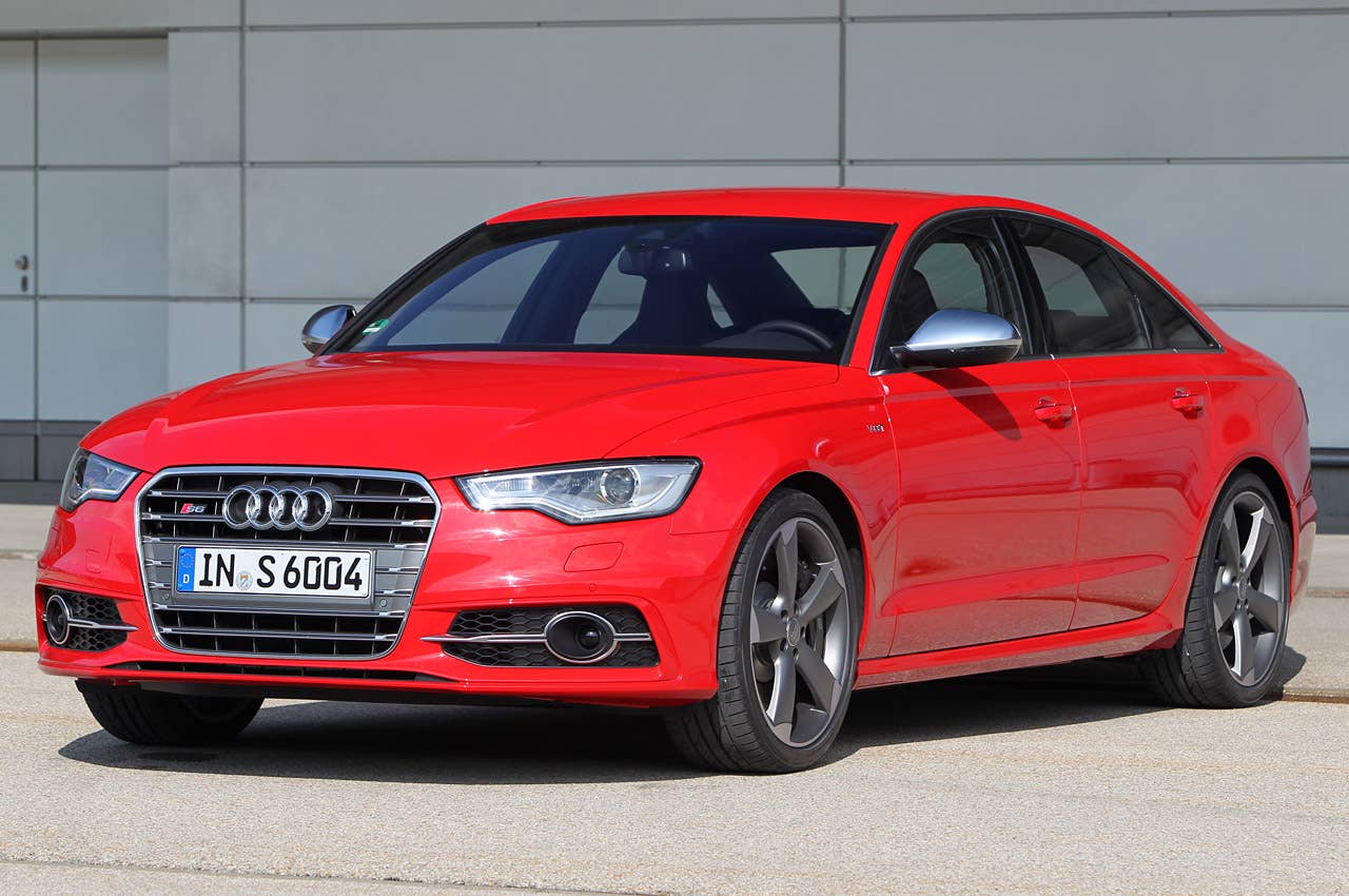 2013 Audi S6 front 3/4 view
