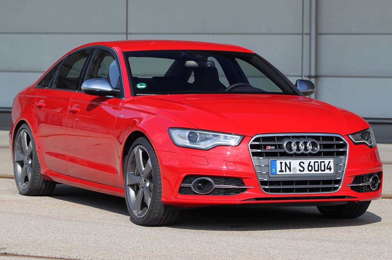 2013 Audi S6 front 3/4 view