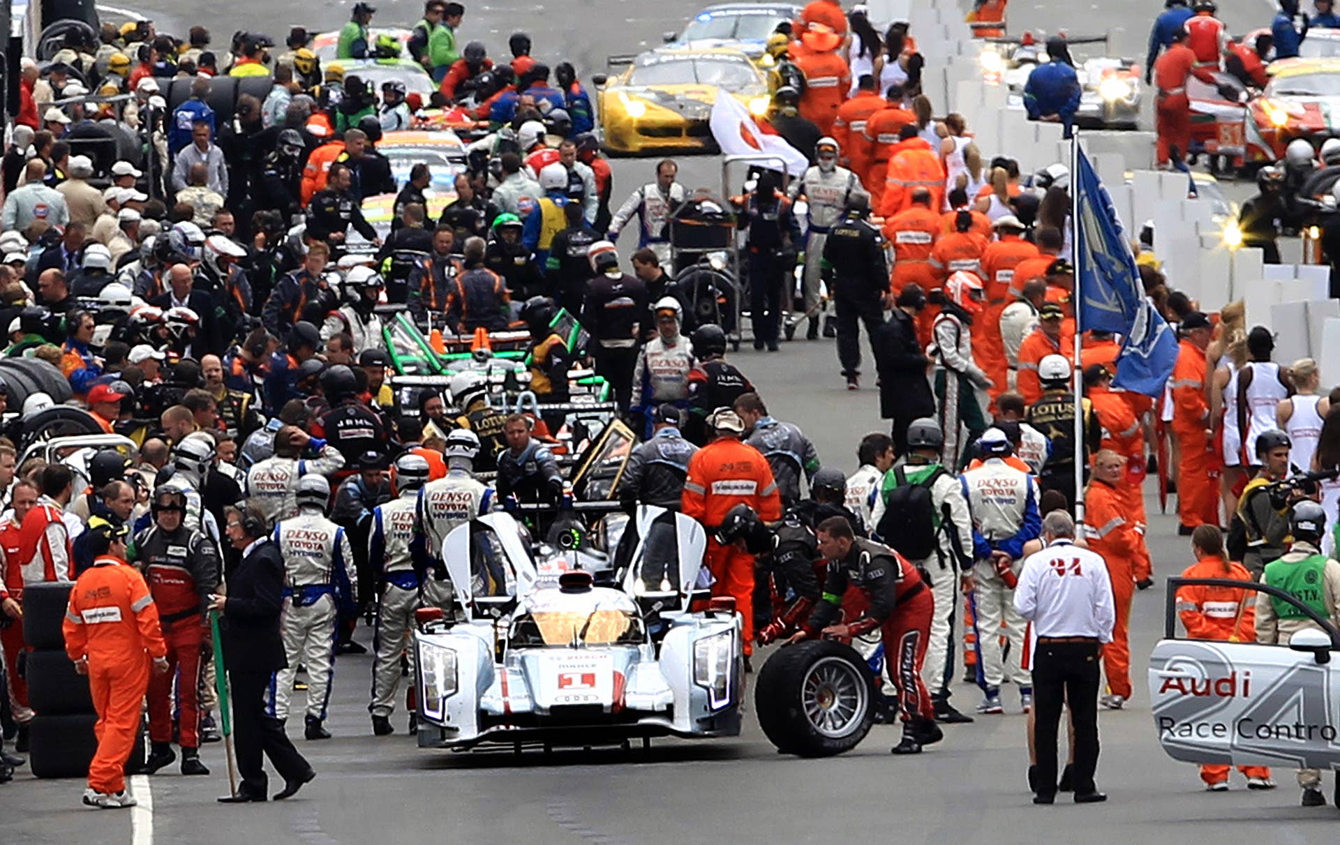 Mechanics are changing the wheels of the Audi R18 TDI No1 driven by Alexander Lotterer of Germany before the start of the 80th 24-hour Le Mans endurance race, in Le Mans, western France, Saturday, June 16, 2012. (AP Photo/Bob Edme)