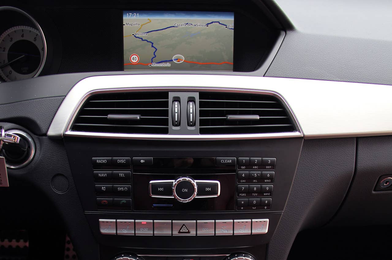 2012 Mercedes C-Class Coupe instrument panel
