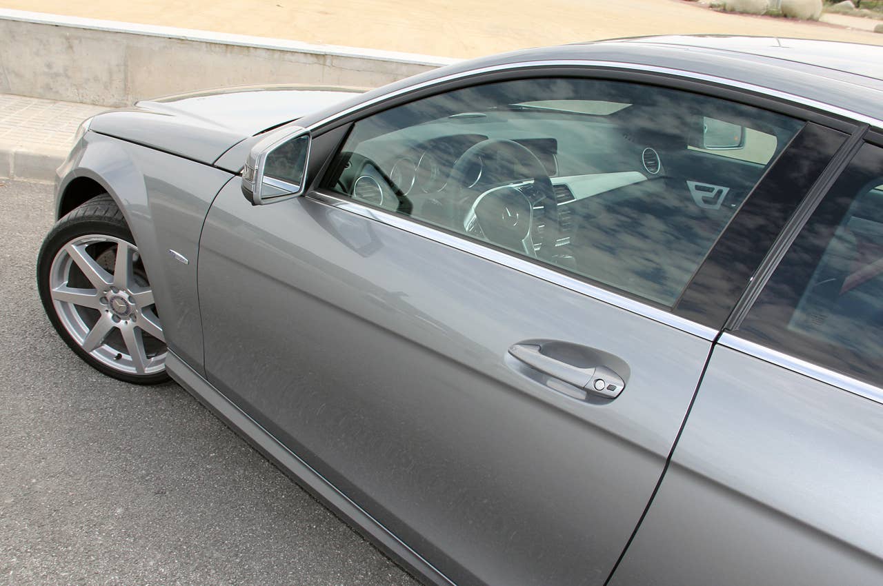 2012 Mercedes C-Class Coupe side detail