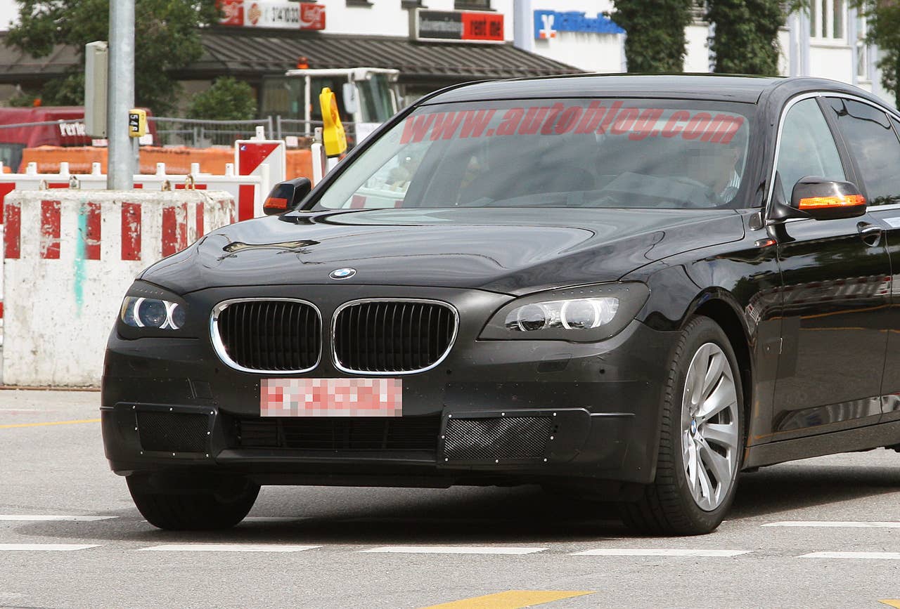 Spy Shots: BMW 7 Series
