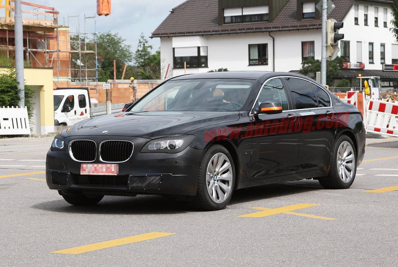 Spy Shots: BMW 7 Series