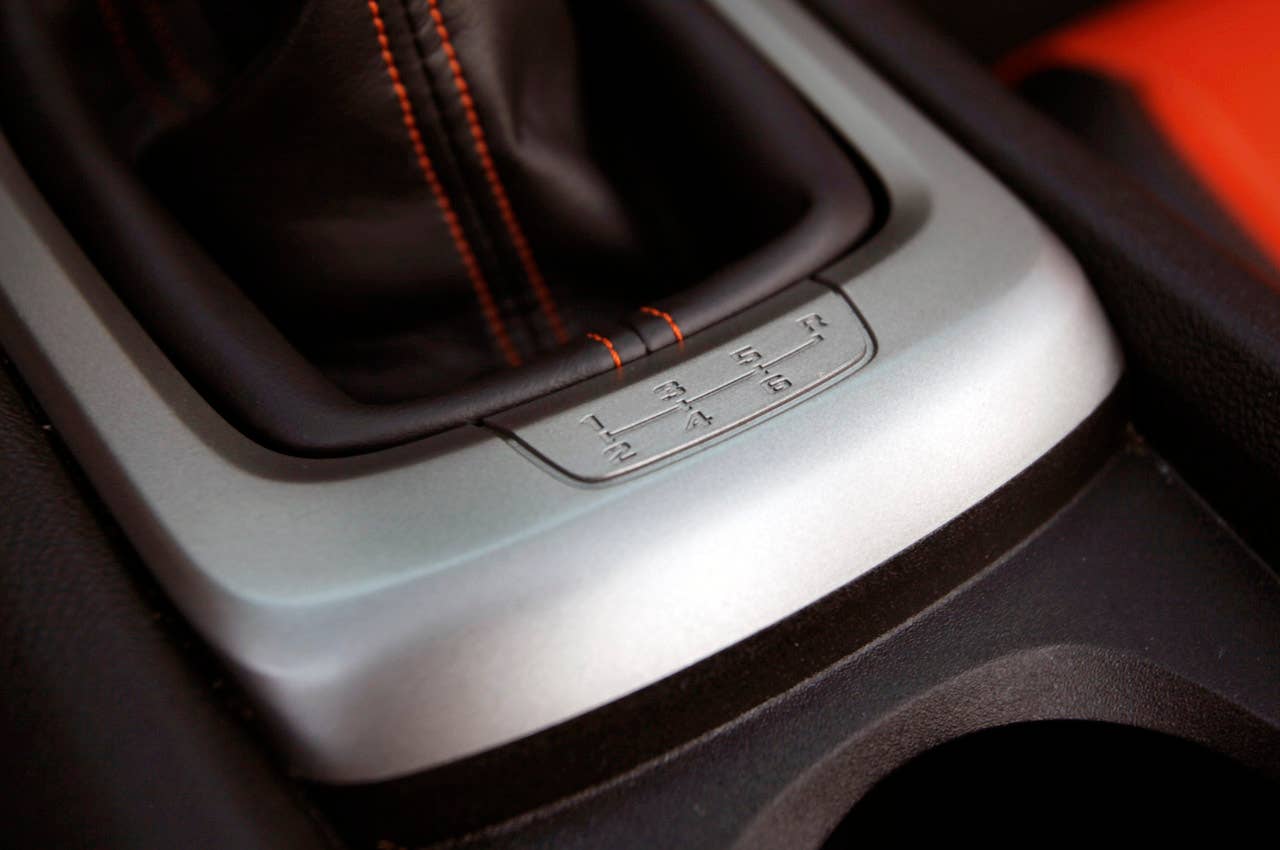 2011 Chevrolet Camaro SS Convertible shifter
