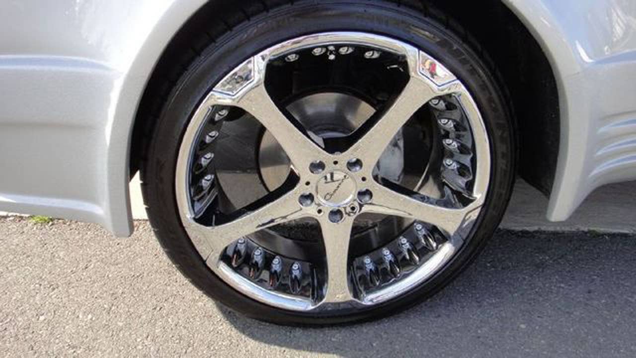 1976 Mercedes-Benz 450 SEL Sbarro Gullwing rear wheel