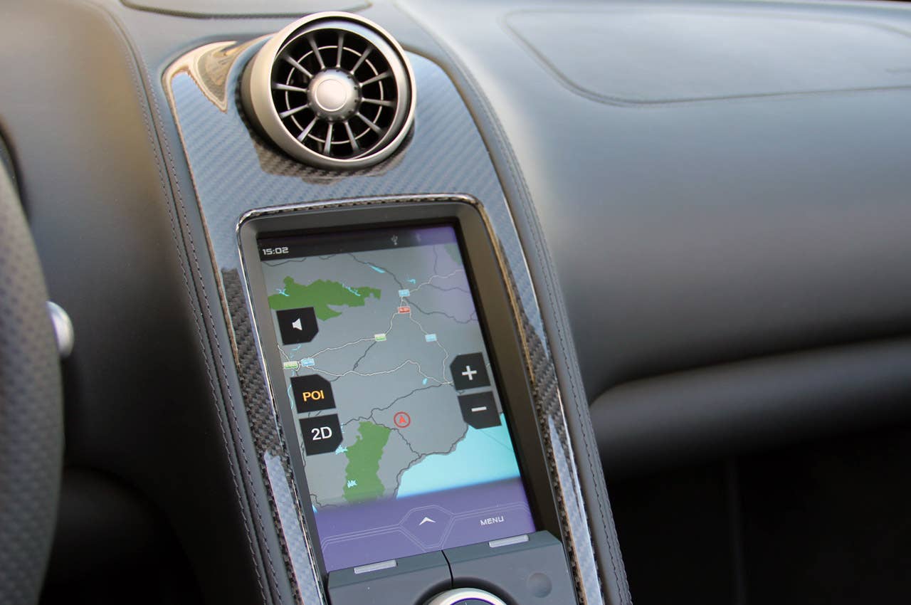 2013 McLaren MP4-12C Spider navigation system