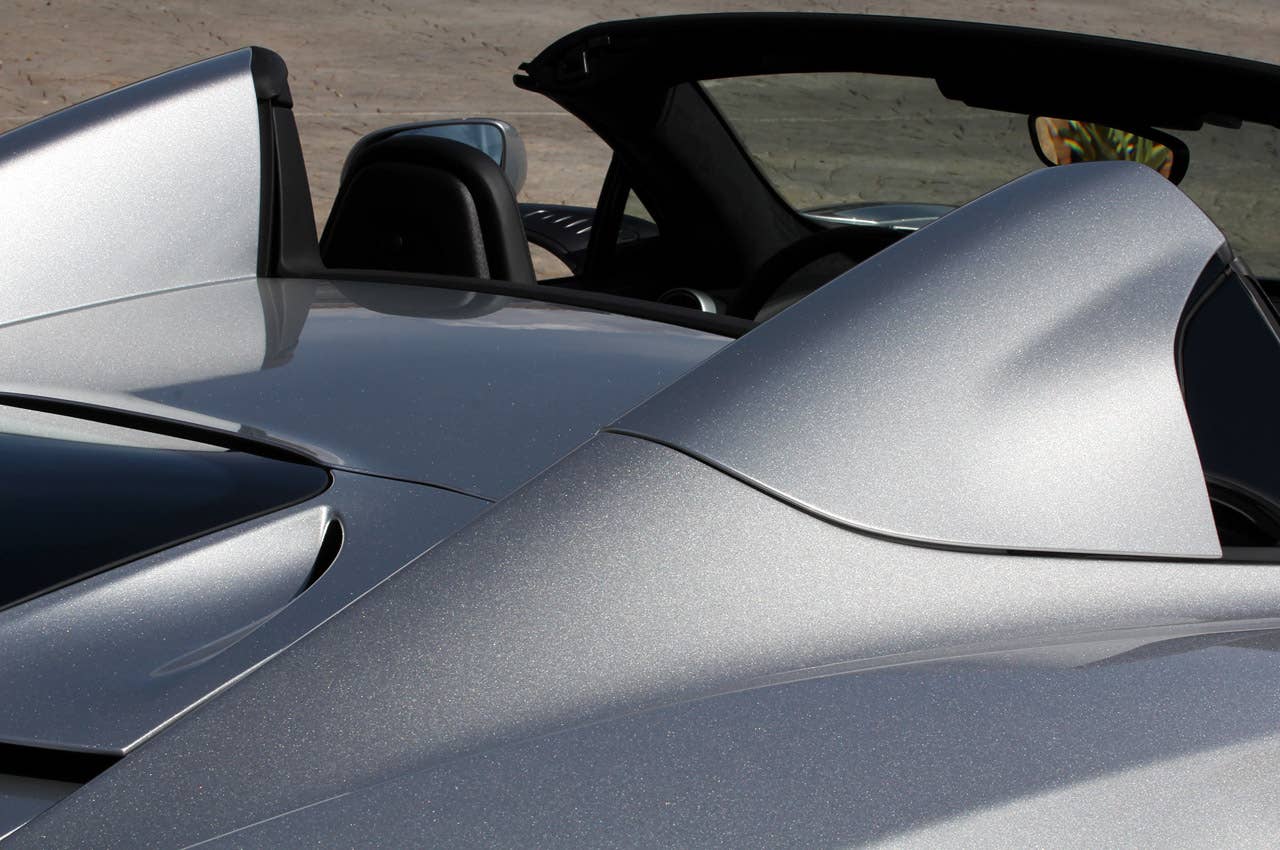 2013 McLaren MP4-12C Spider buttresses