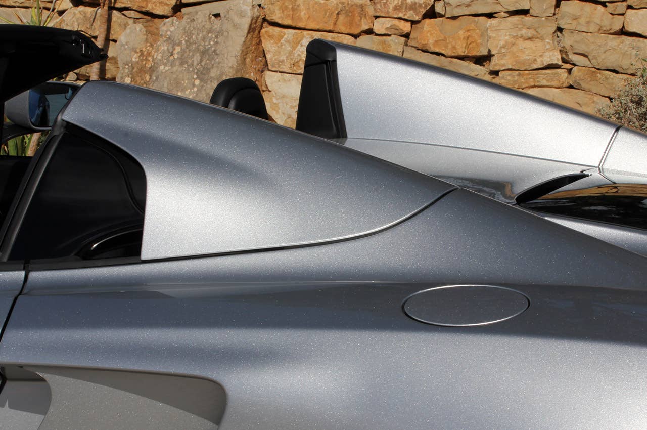 2013 McLaren MP4-12C Spider buttresses