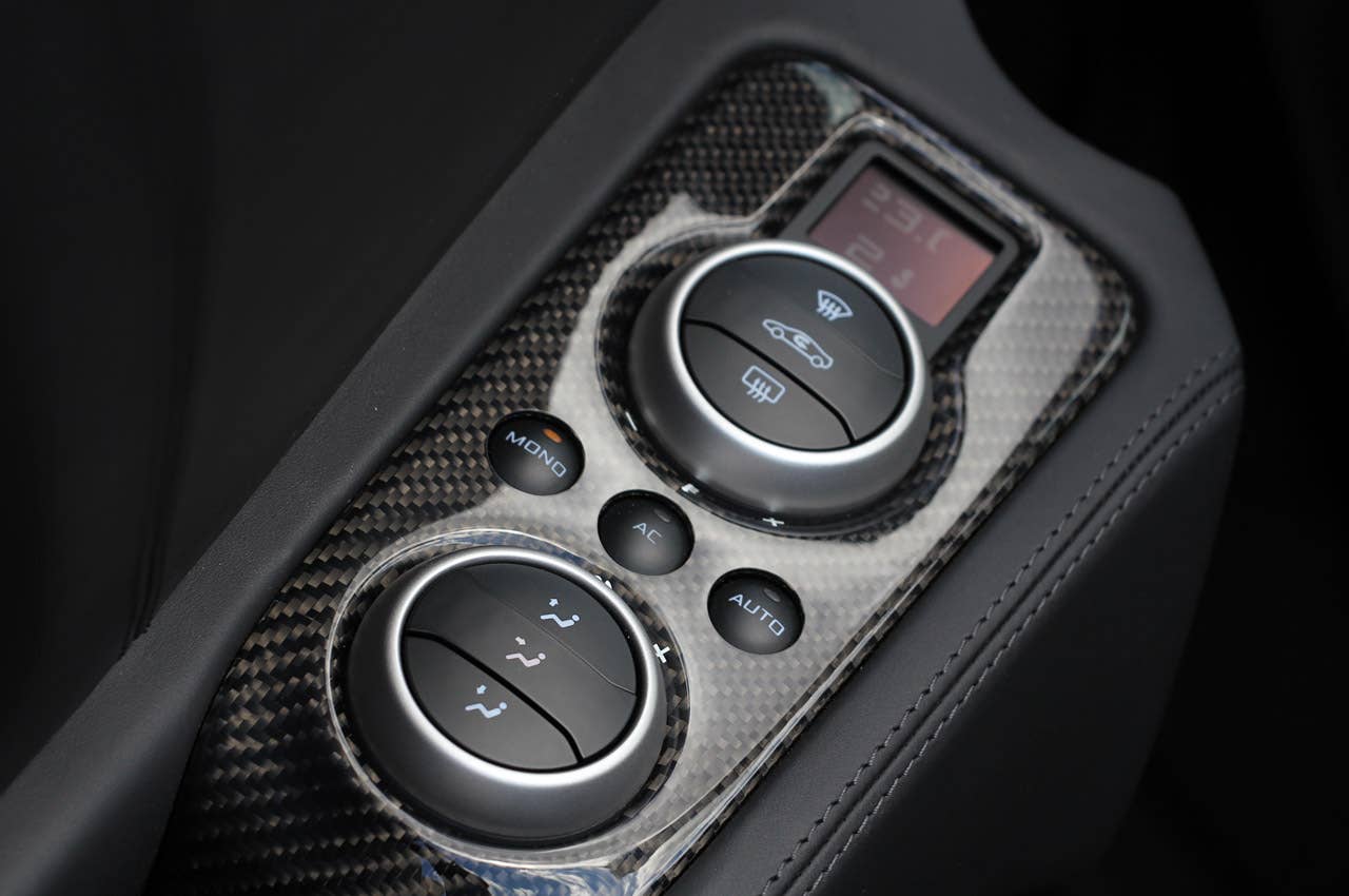2013 McLaren MP4-12C Spider climate controls