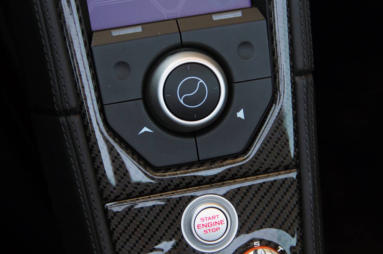 2013 McLaren MP4-12C Spider multimedia system controls