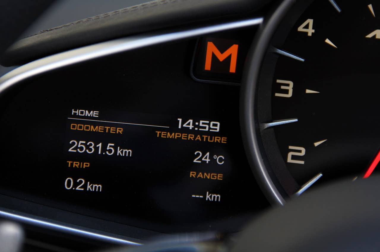 2013 McLaren MP4-12C Spider trip information display