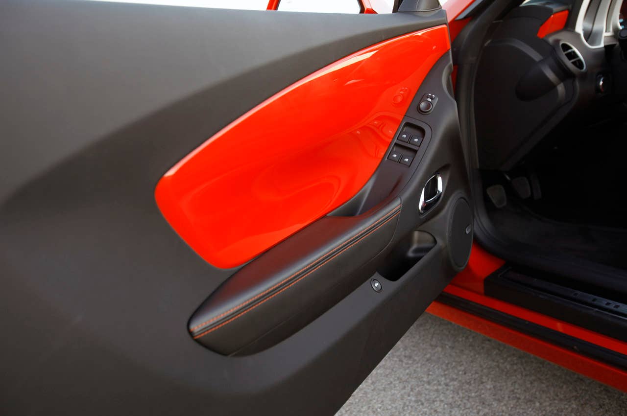 2011 Chevrolet Camaro SS Convertible interior door panel