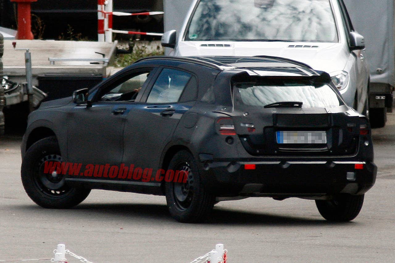 2014 Mercedes-Benz GLA-Class spy photos rear 3/4 view