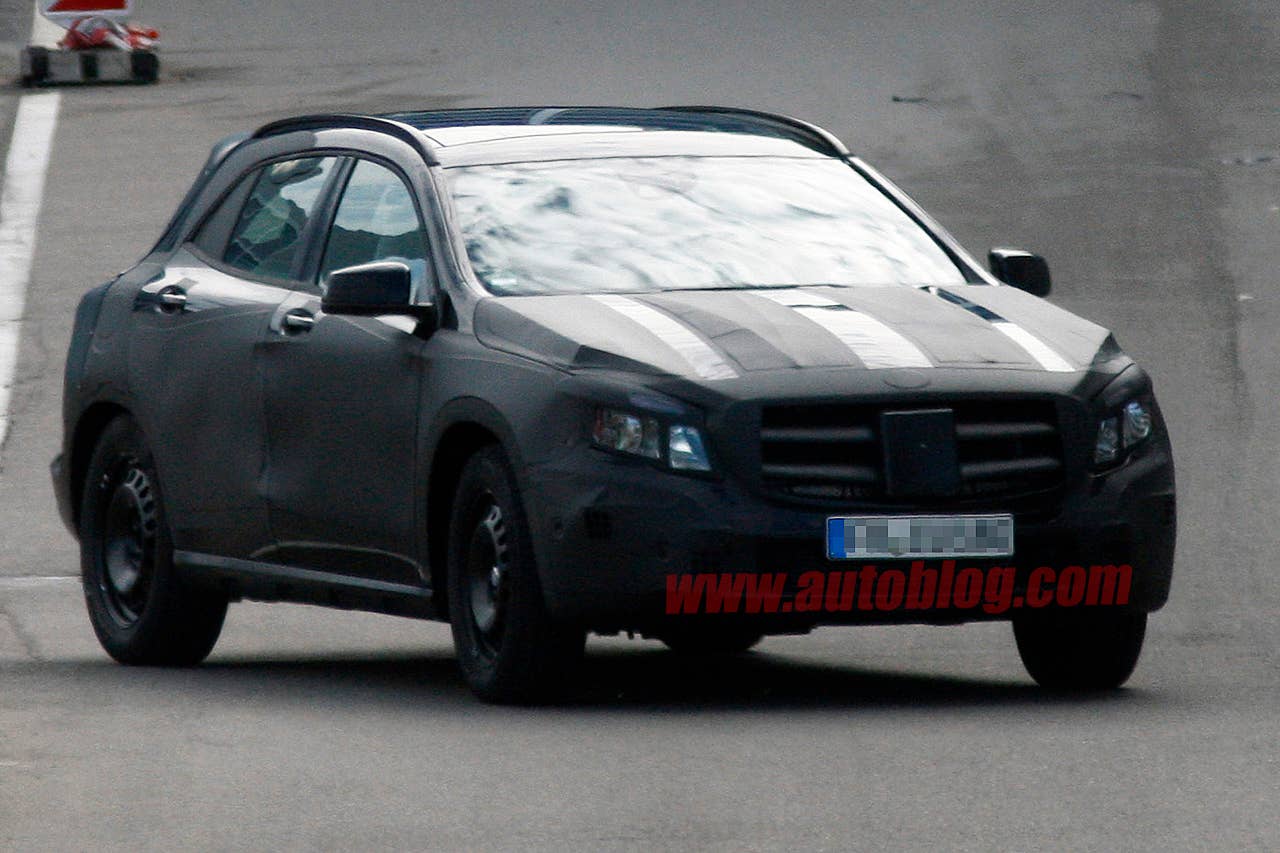 2014 Mercedes-Benz GLA-Class spy photos front 3/4 view