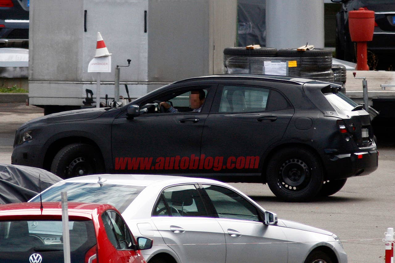2014 Mercedes-Benz GLA-Class spy photos side view
