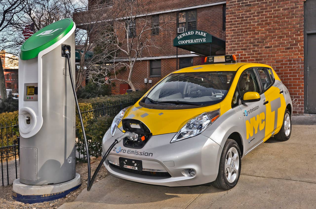 New York (Apr. 22, 2013) - To celebrate Earth Day, Nissan and New York City Mayor Michael Bloomberg today launched a new electric vehicle taxi pilot with the world's best-selling electric car, Nissan LEAF. This pilot program, which puts six LEAF taxis into service beginning this spring, will help Nissan, the city, the taxi industry and the public understand how zero emission vehicles can be integrated into future taxi fleets.