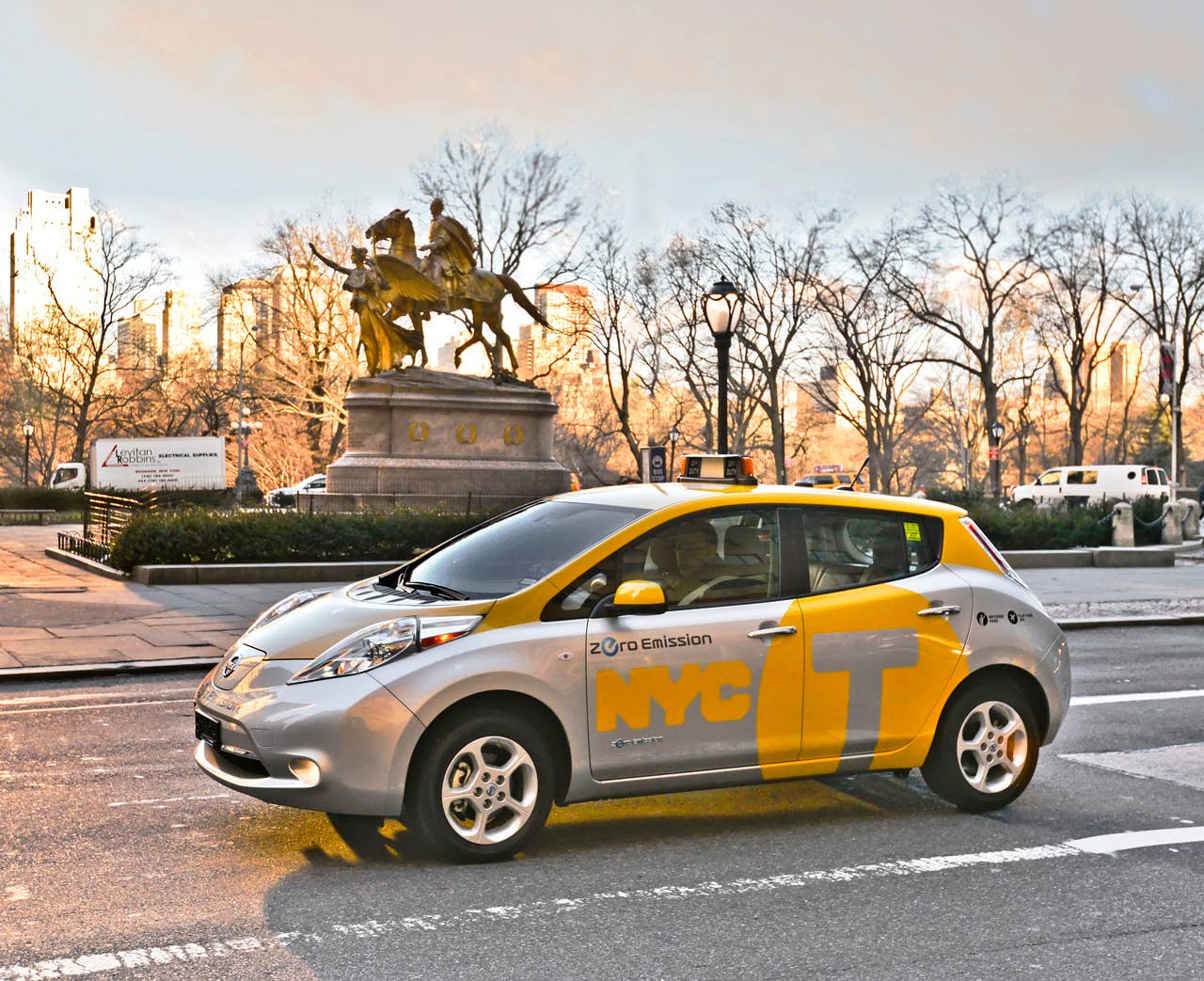 New York (Apr. 22, 2013) - To celebrate Earth Day, Nissan and New York City Mayor Michael Bloomberg today launched a new electric vehicle taxi pilot with the world's best-selling electric car, Nissan LEAF. This pilot program, which puts six LEAF taxis into service beginning this spring, will help Nissan, the city, the taxi industry and the public understand how zero emission vehicles can be integrated into future taxi fleets.