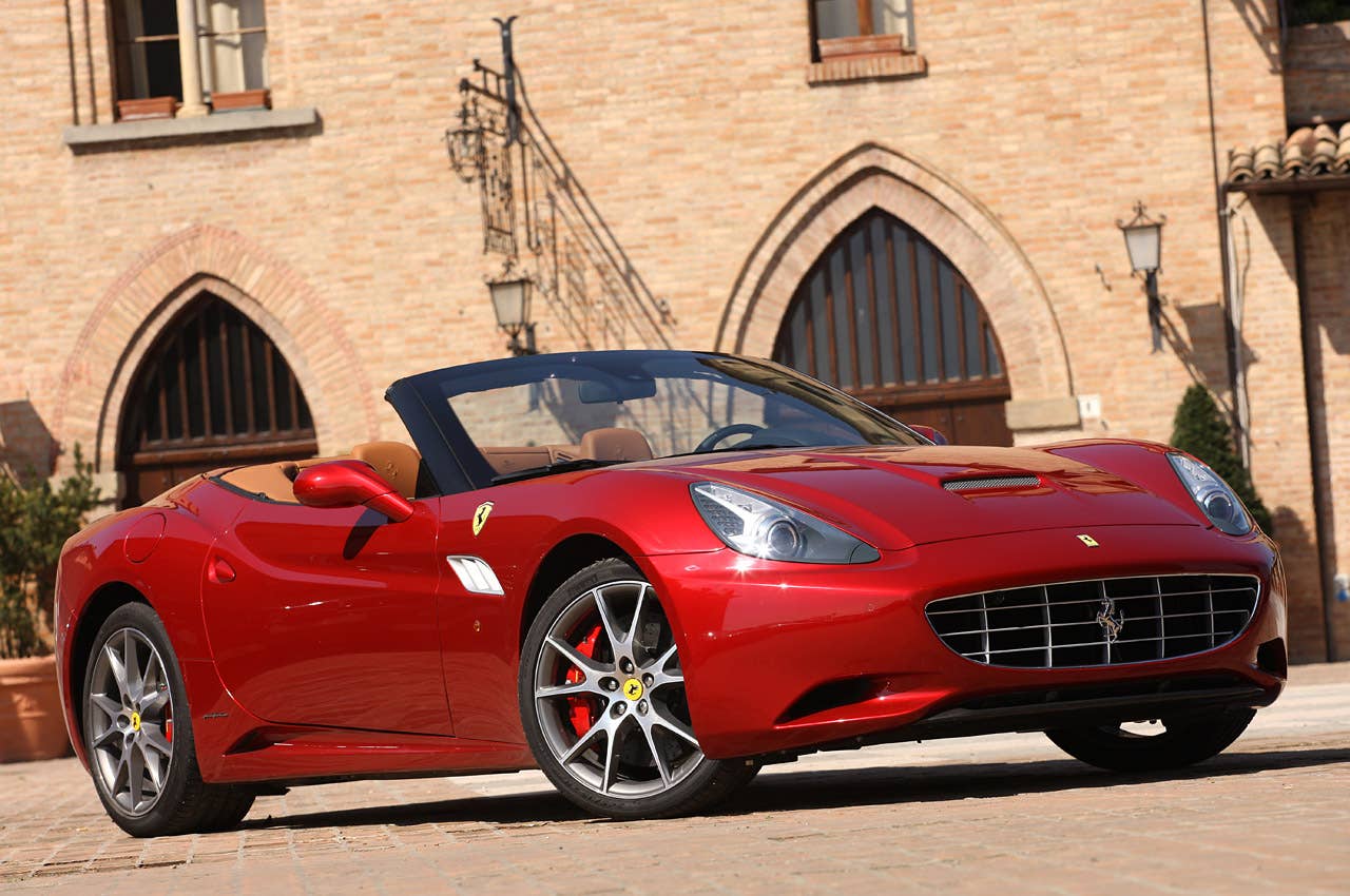 2013 Ferrari California front 3/4 view