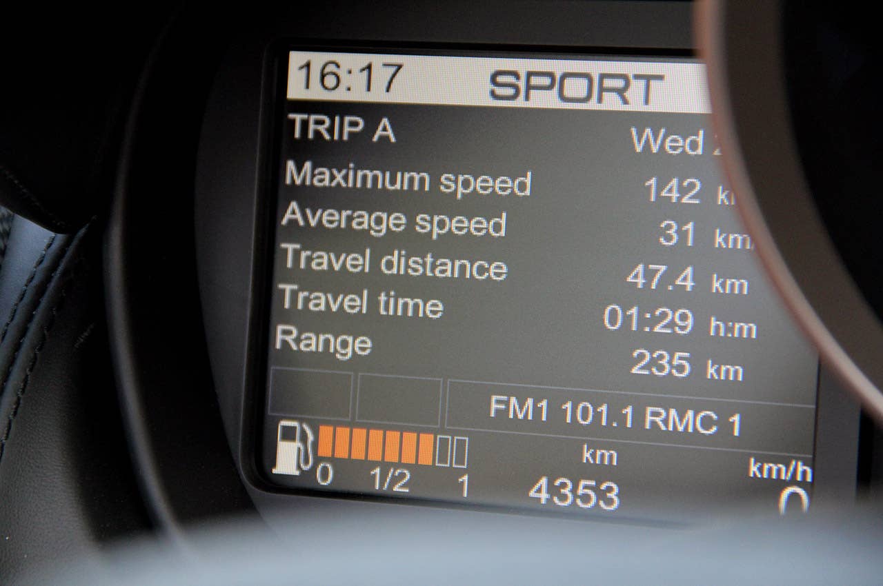 2013 Ferrari California information display