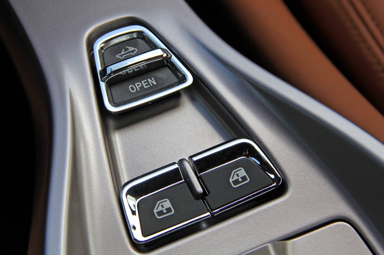 2013 Ferrari California roof and window controls