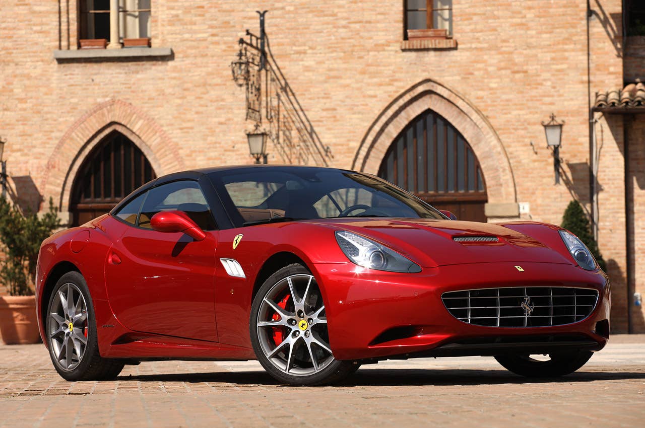 2013 Ferrari California front 3/4 view