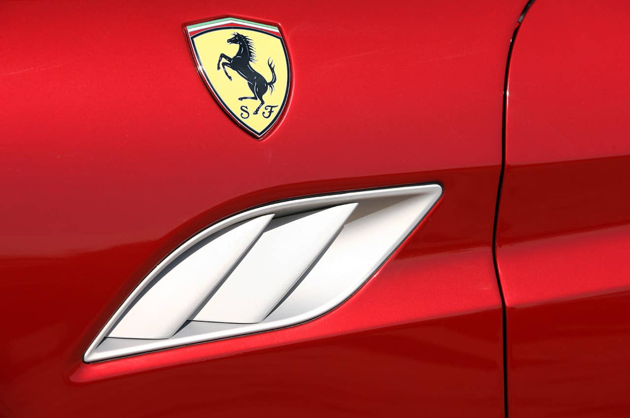2013 Ferrari California side vent