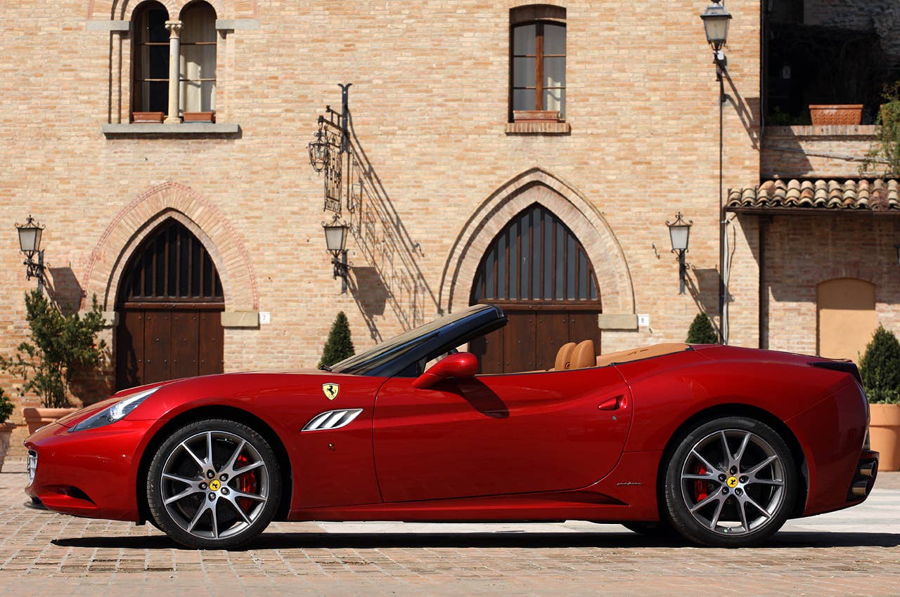 2013 Ferrari California side view
