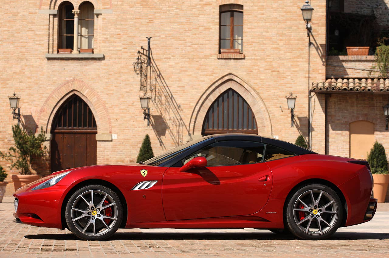 2013 Ferrari California side view