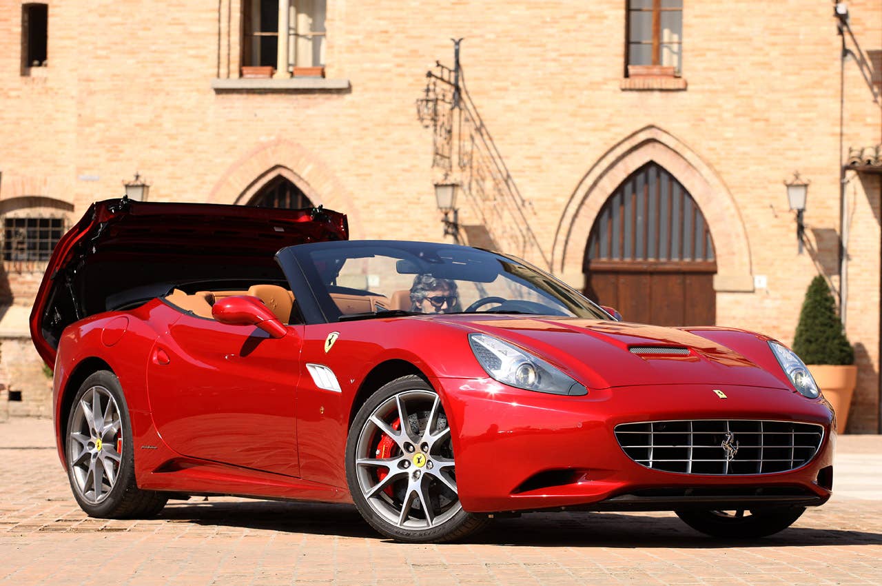 2013 Ferrari California front 3/4 view