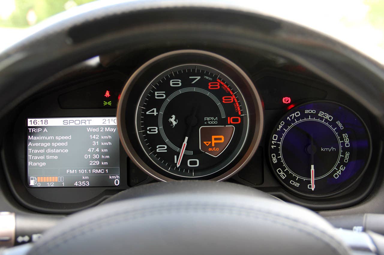 2013 Ferrari California gauges