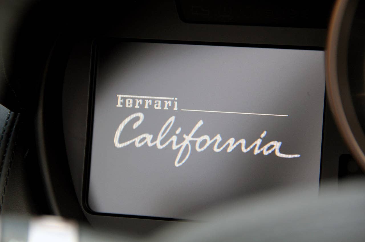 2013 Ferrari California information display