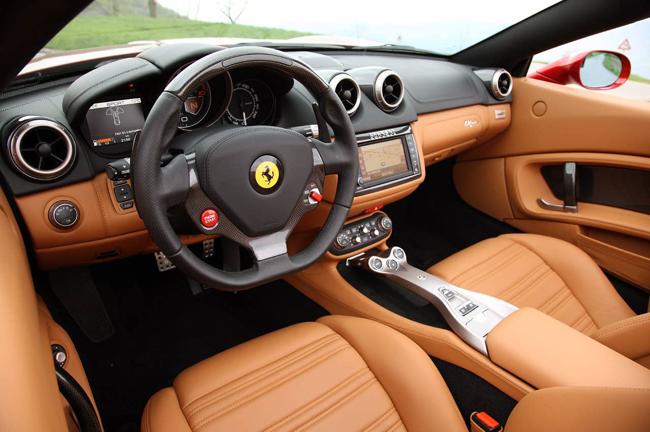 2013 Ferrari California interior