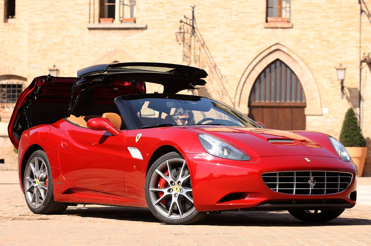 2013 Ferrari California front 3/4 view