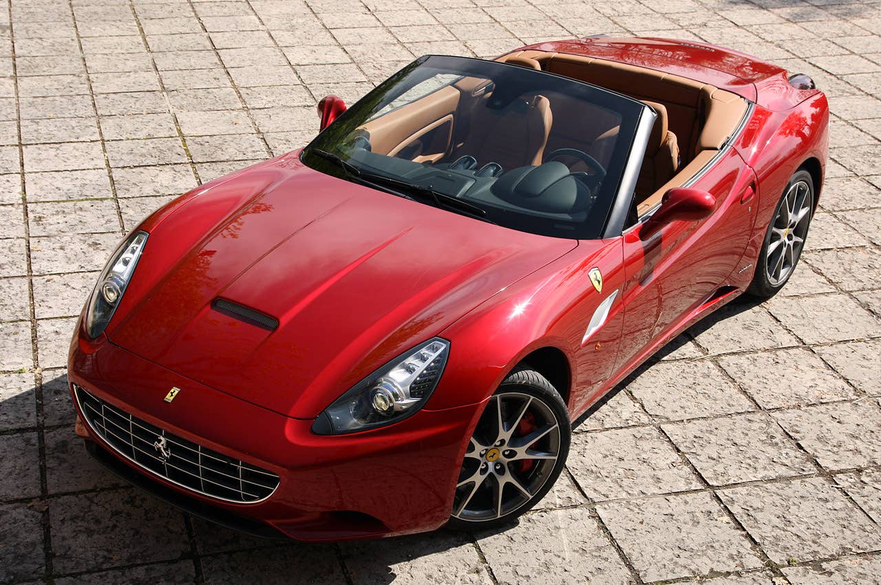 2013 Ferrari California front 3/4 view
