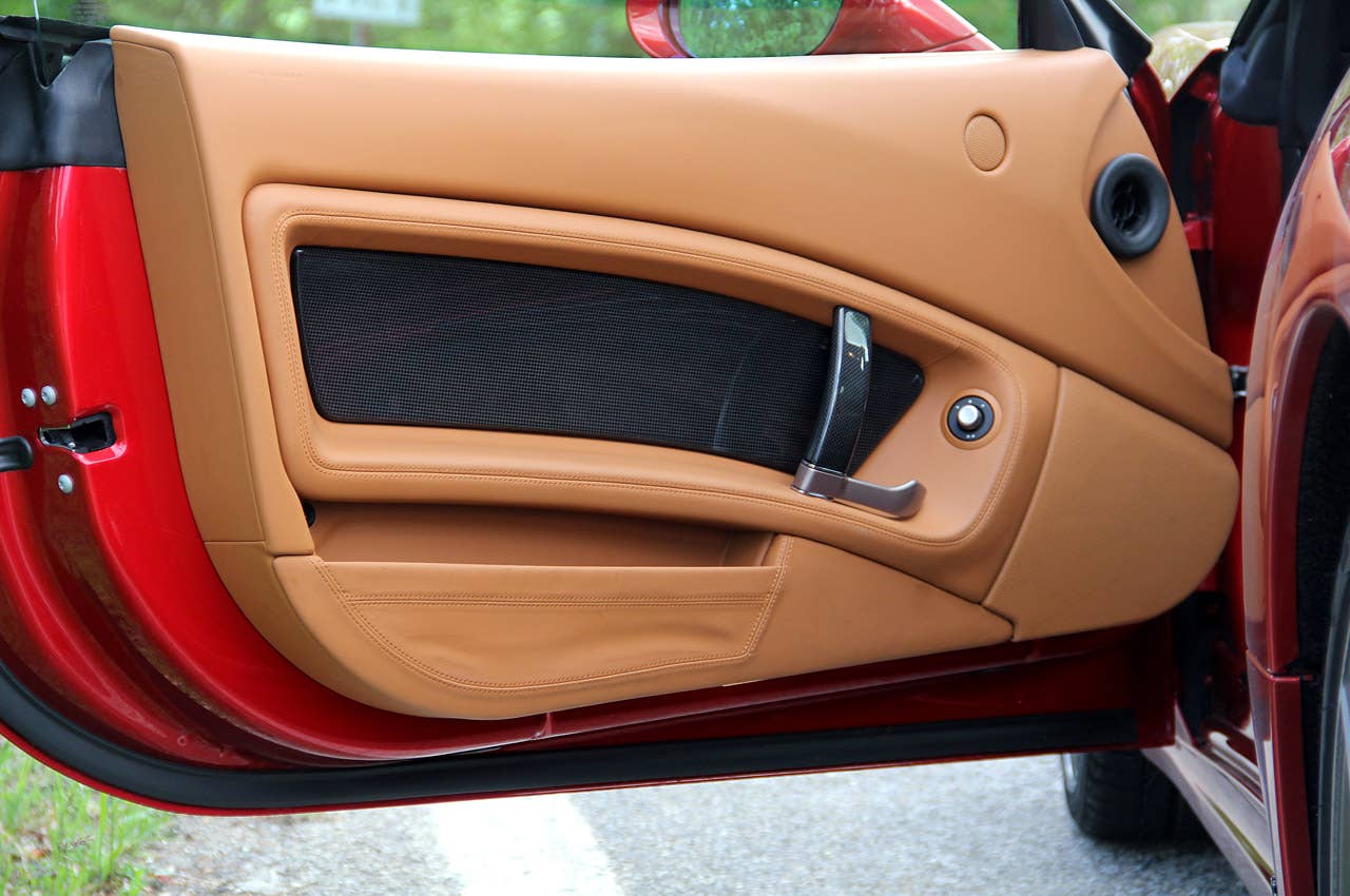 2013 Ferrari California door
