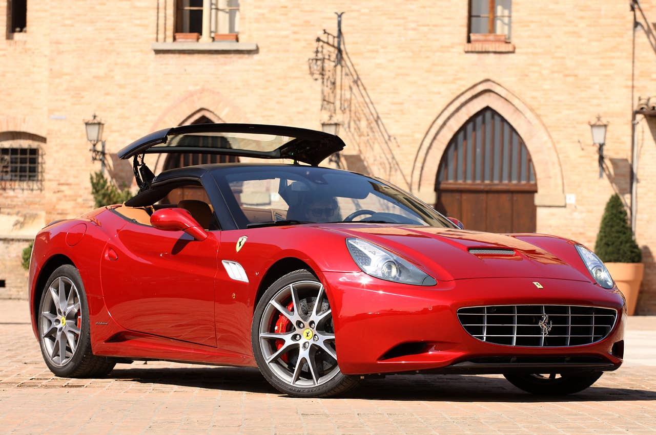 2013 Ferrari California front 3/4 view