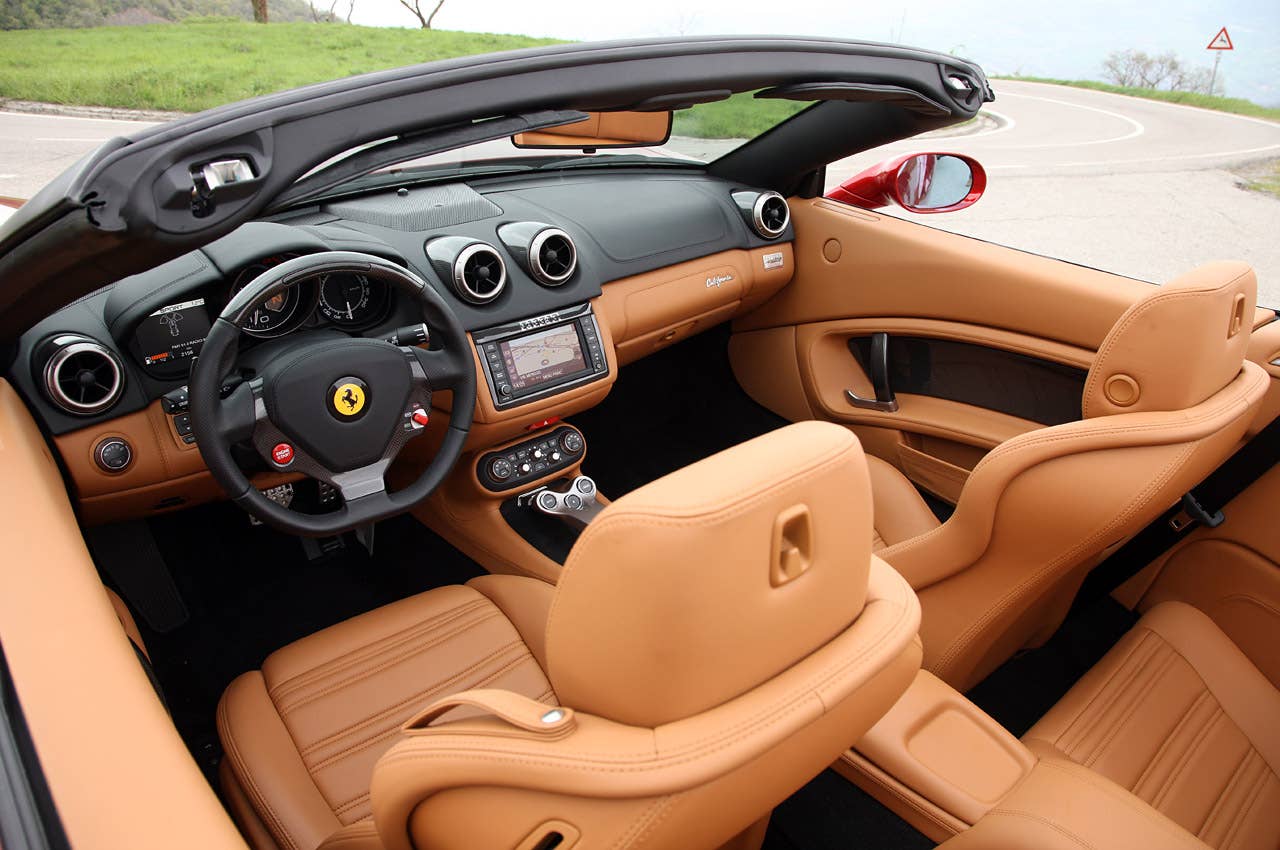 2013 Ferrari California interior