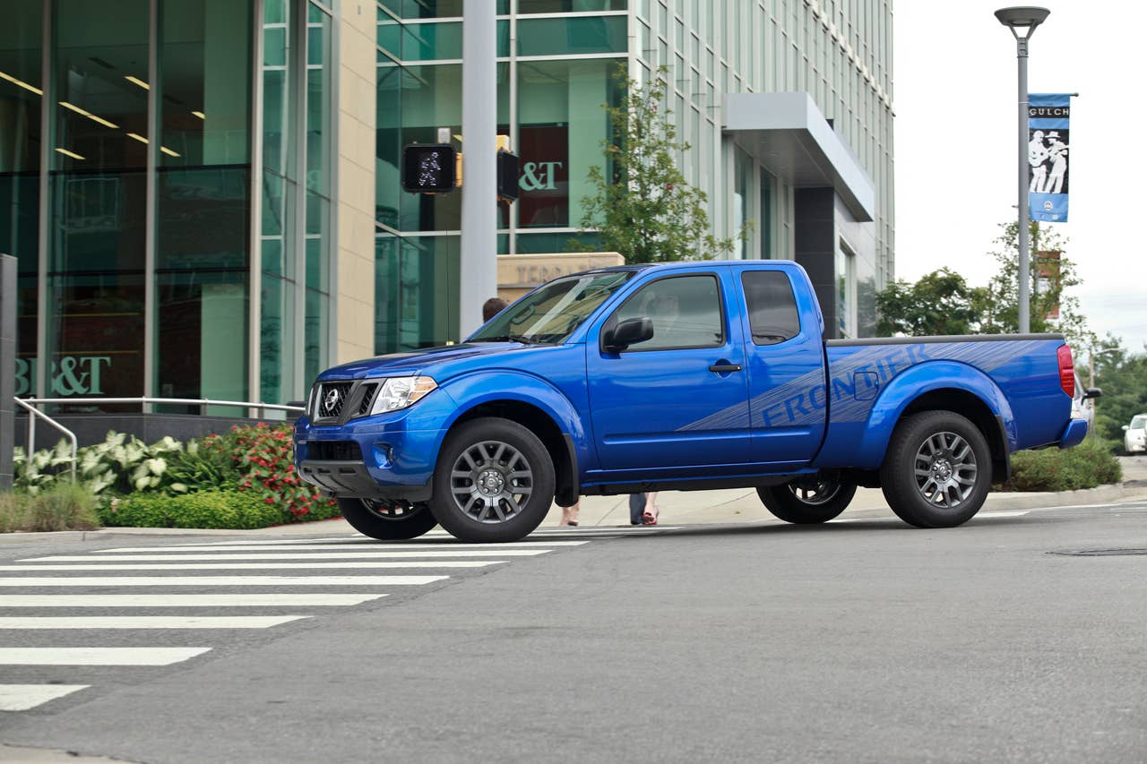 2012 Nissan Frontier King Cab front 3/4 view