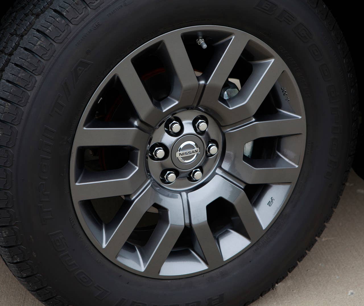 2012 Nissan Frontier wheel detail