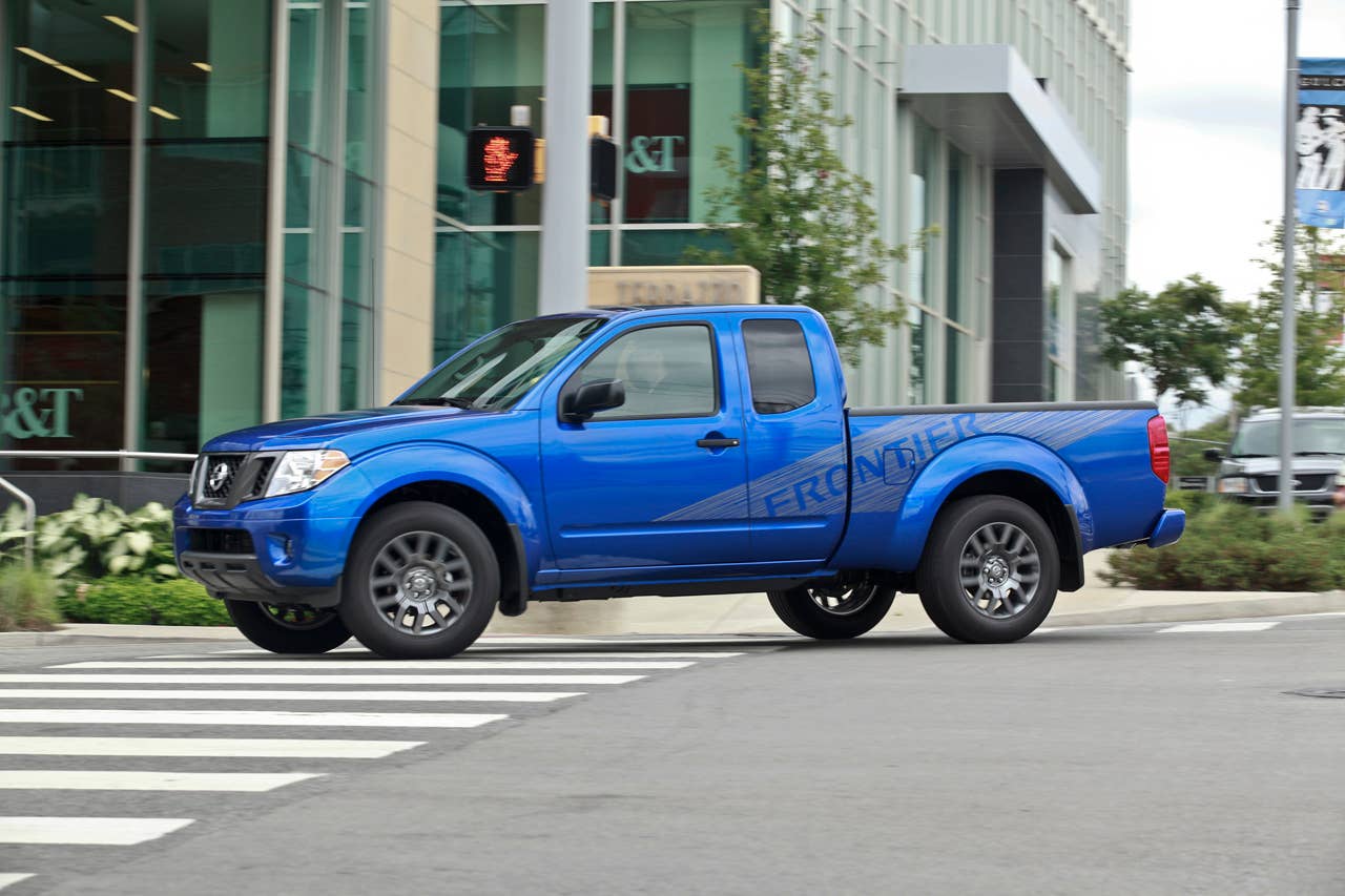 2012 Nissan Frontier King Cab front 3/4 view