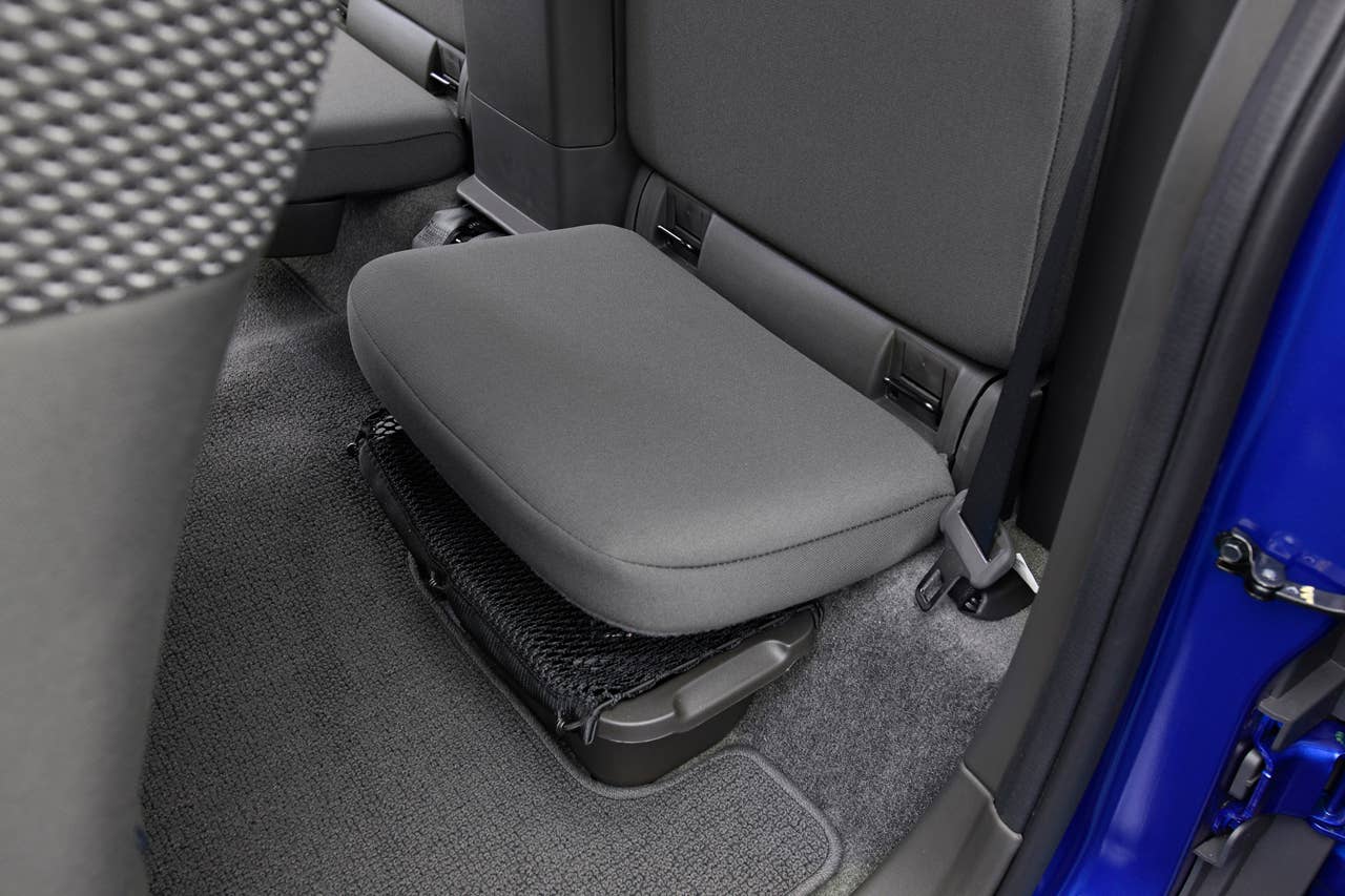 2012 Nissan Frontier rear seat