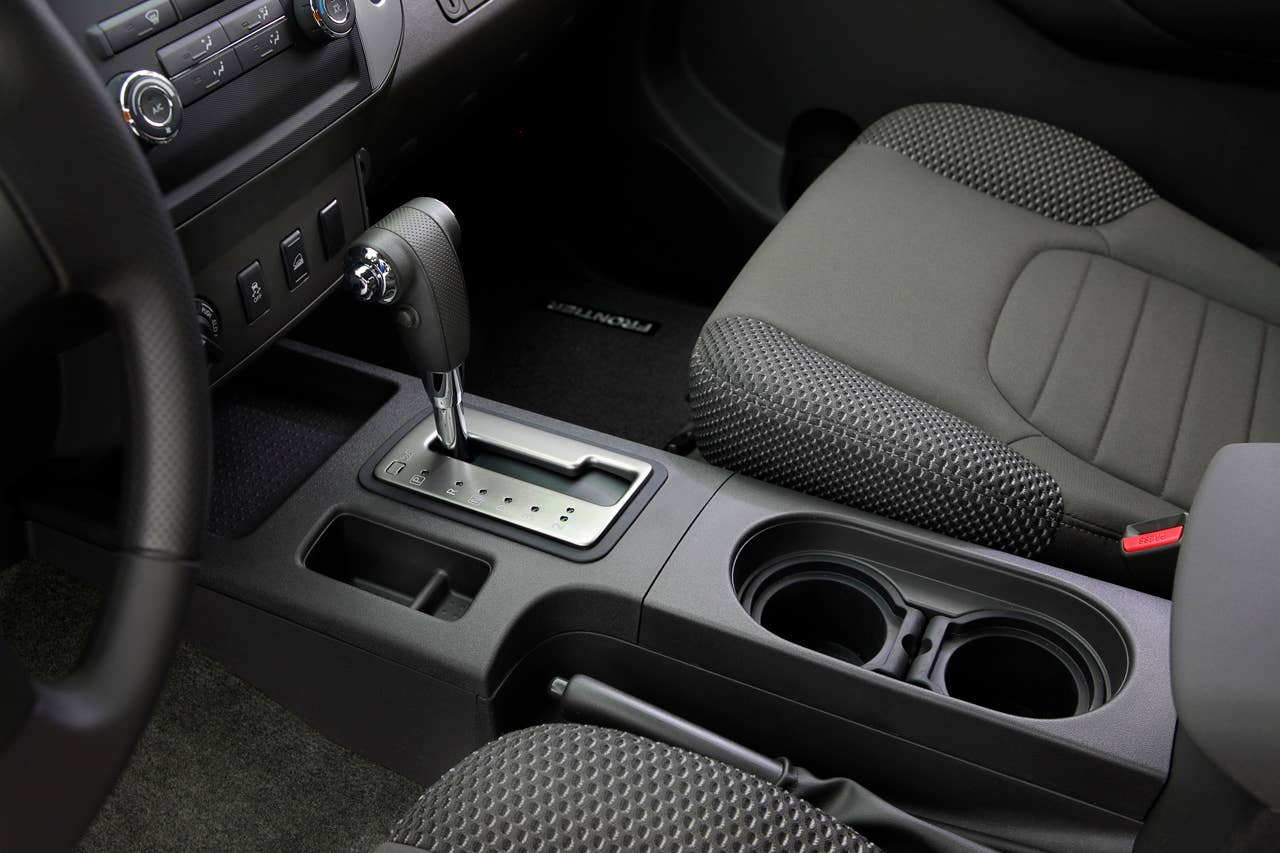 2012 Nissan Frontier center console