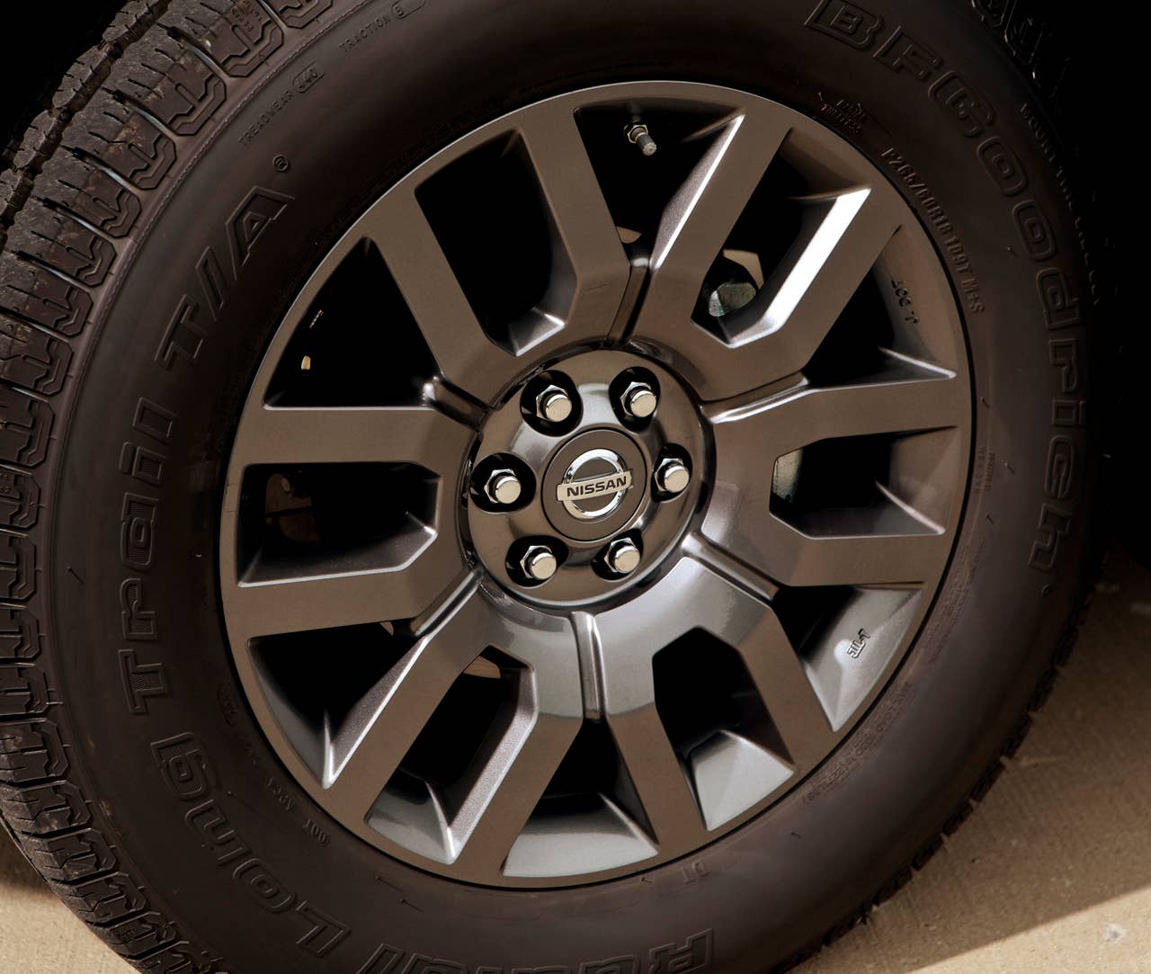 2012 Nissan Frontier wheel detail