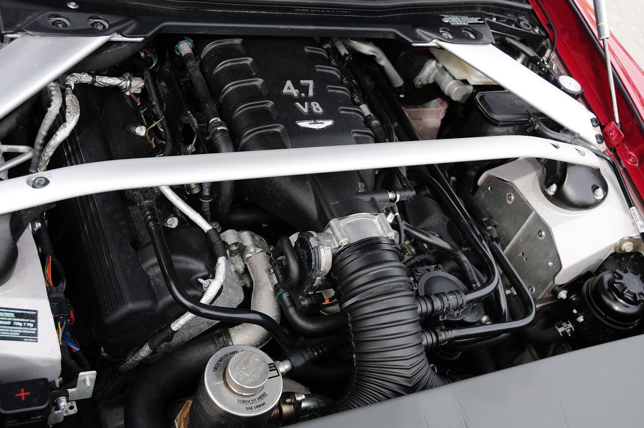 2011 Aston Martin V8 Vantage S engine