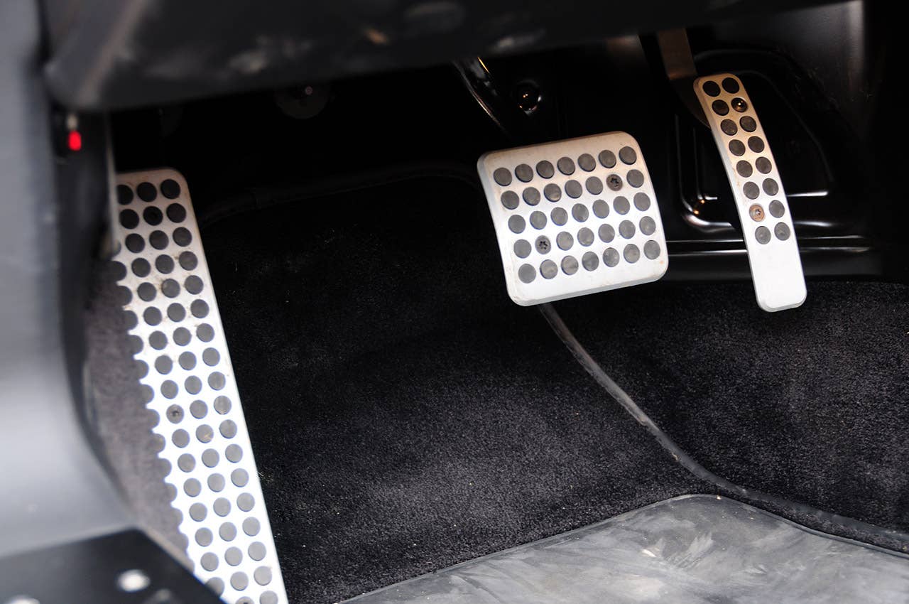 2011 Aston Martin V8 Vantage S pedals