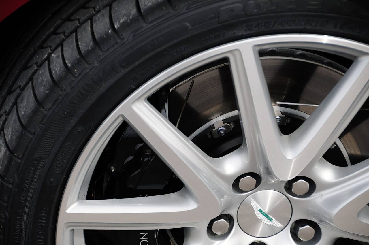 2011 Aston Martin V8 Vantage S wheel